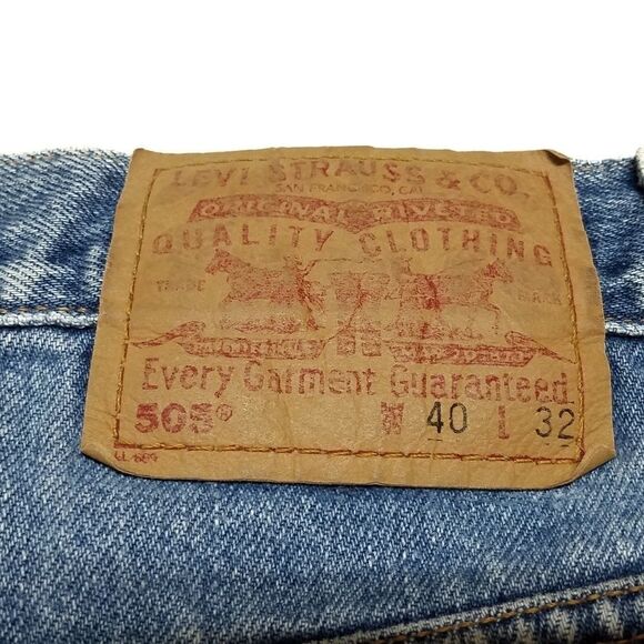VINTAGE Levi's 505 Regular Tapered Light Wash Jean - Picture 9 of 9